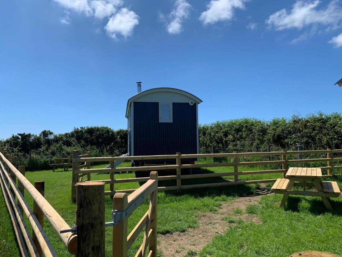 Ewe With A View Sea View Shepherds Huts Breage Exteriör bild