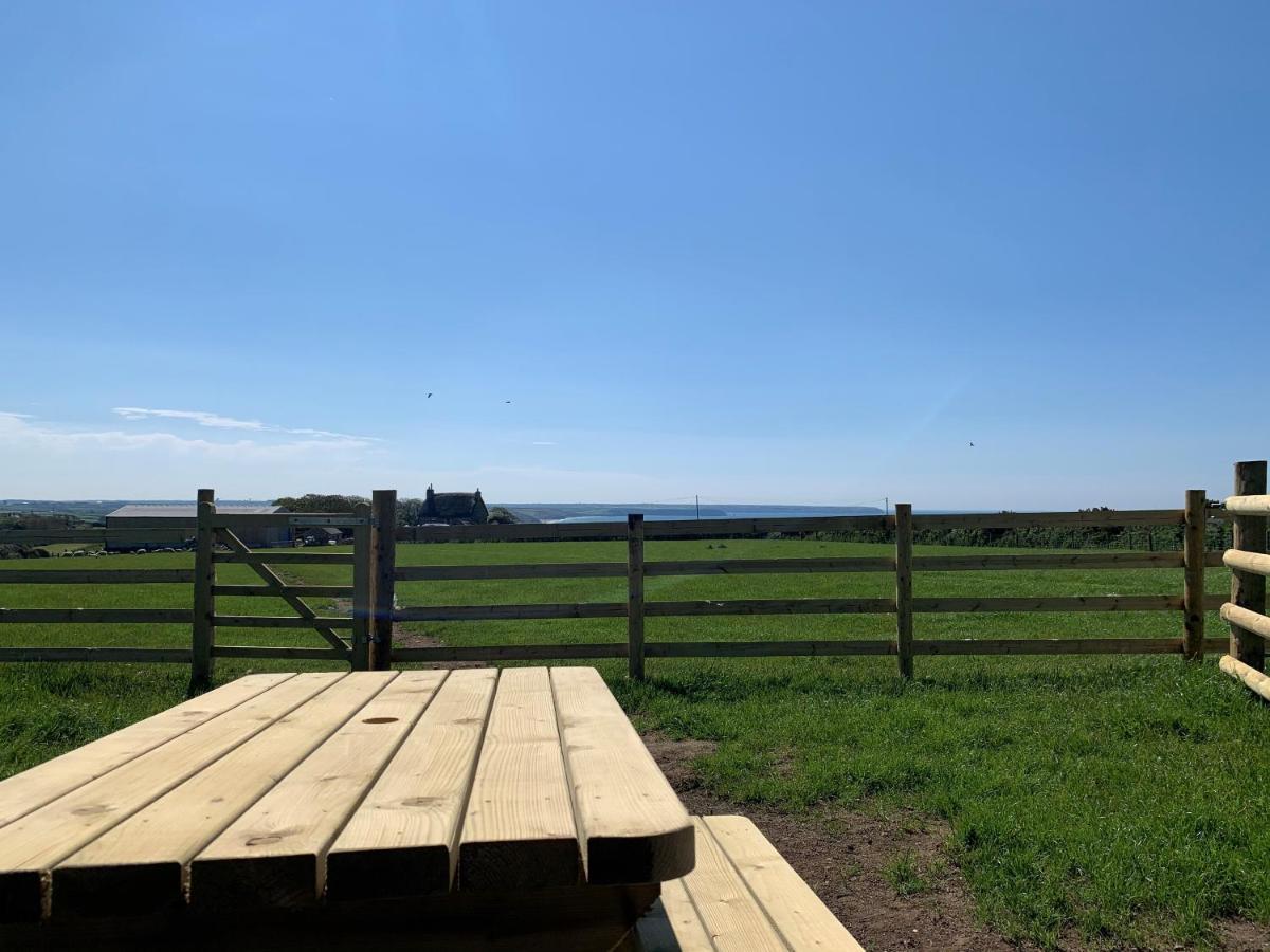 Ewe With A View Sea View Shepherds Huts Breage Exteriör bild