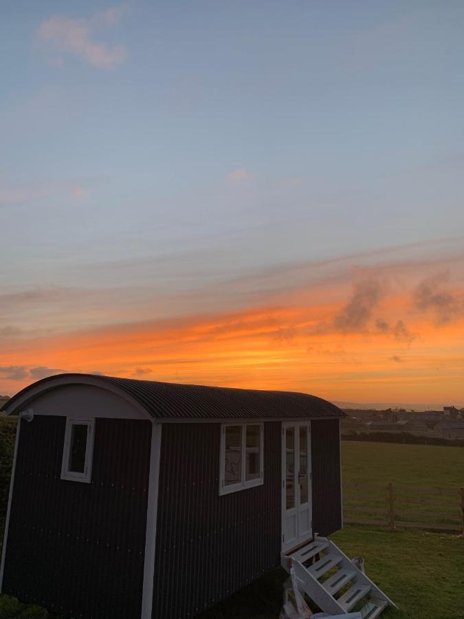 Ewe With A View Sea View Shepherds Huts Breage Exteriör bild