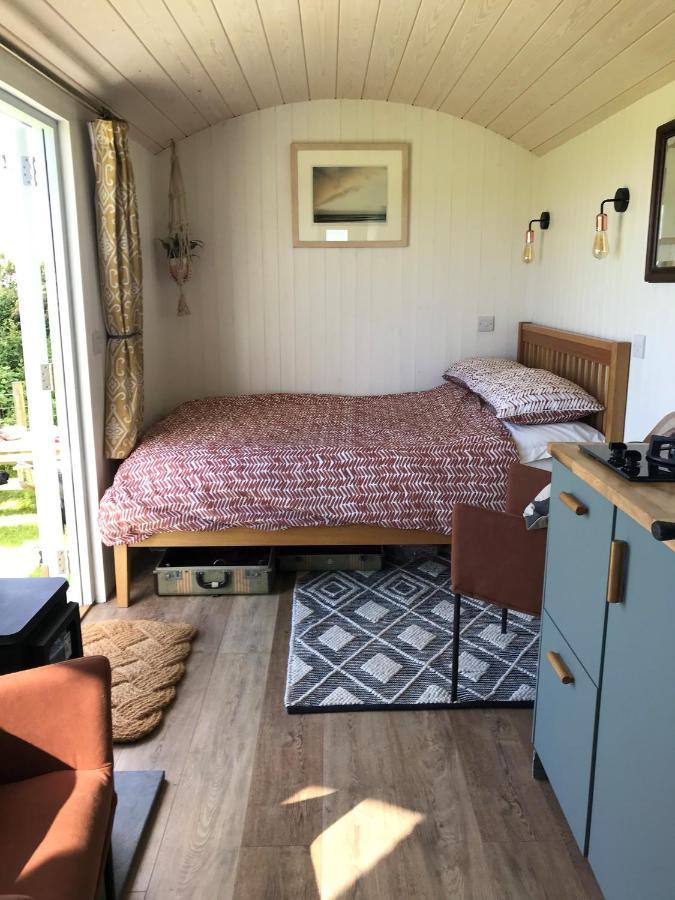 Ewe With A View Sea View Shepherds Huts Breage Exteriör bild